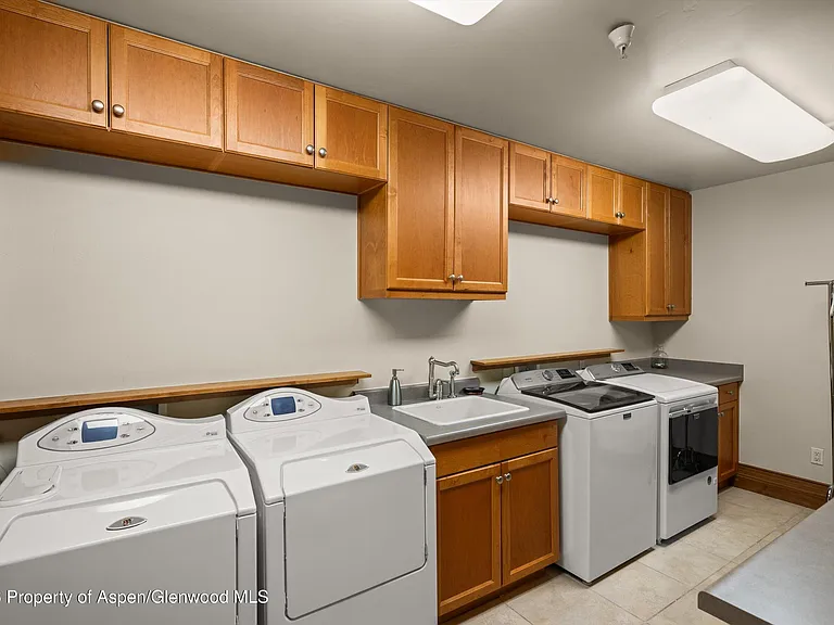 691 Pfister Dr — Photo 71