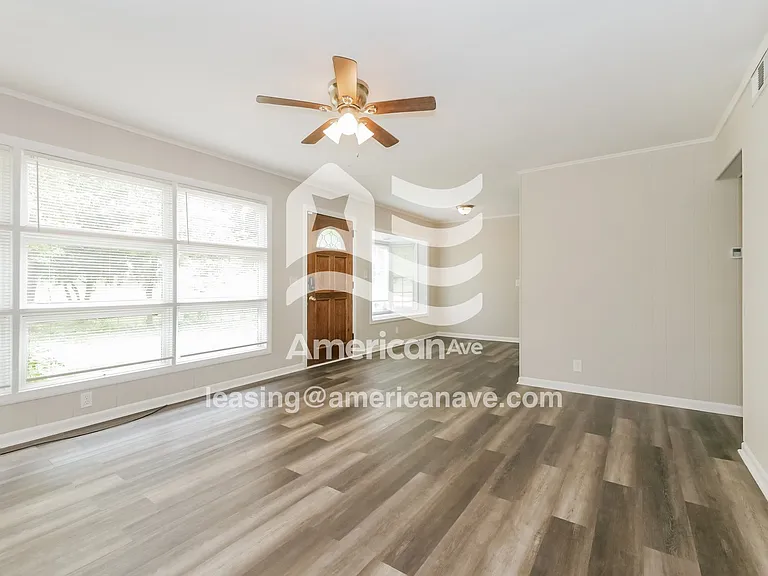 39299_004_wm_-_living_room_12970263.jpg
