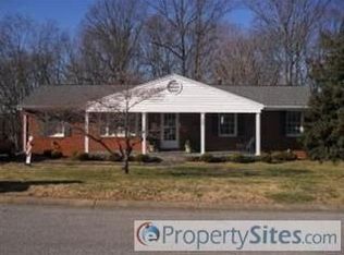 1030 Howell Dr, Vinton, VA 24179