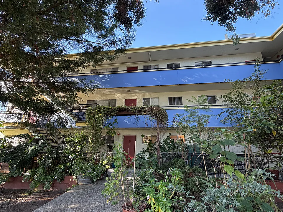1330 Sacramento St #27