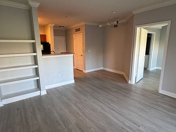 4th image of 206 E South St Unit 4032