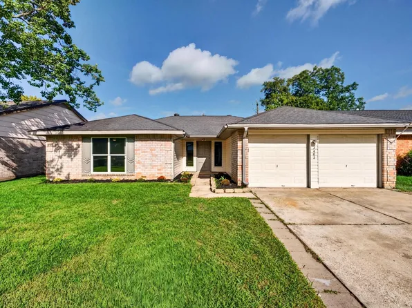 2402 Colonial Ridge Dr, Friendswood, TX 77546