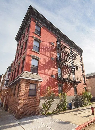 565 1st St #1 Photo 1