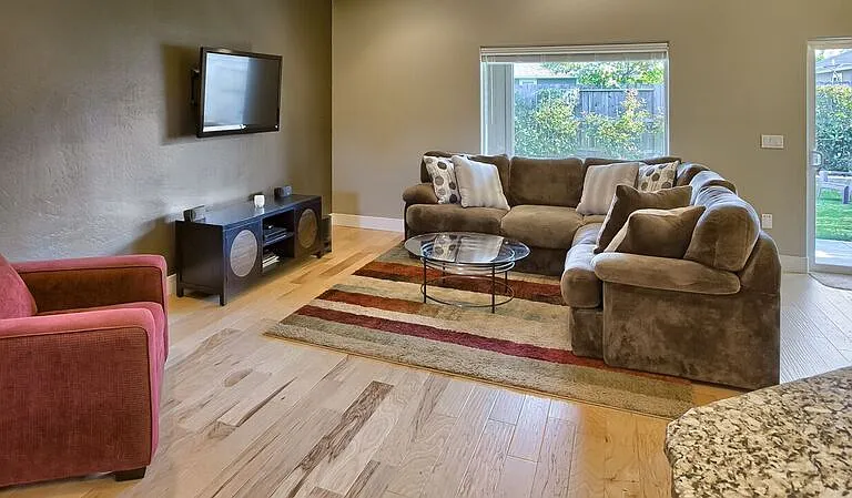 1061 Compton Way — Photo 4