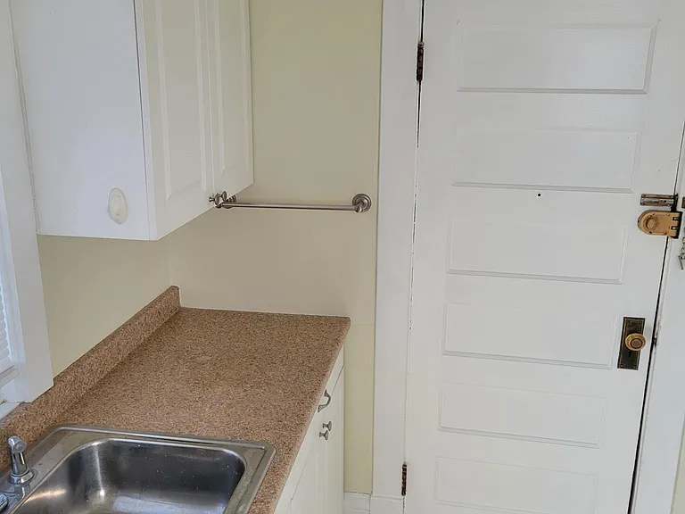 1681 Van Buren Ave #1 — Photo 19