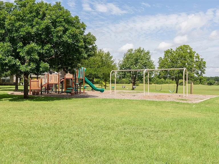 2571A Georgian Dr — Photo 16