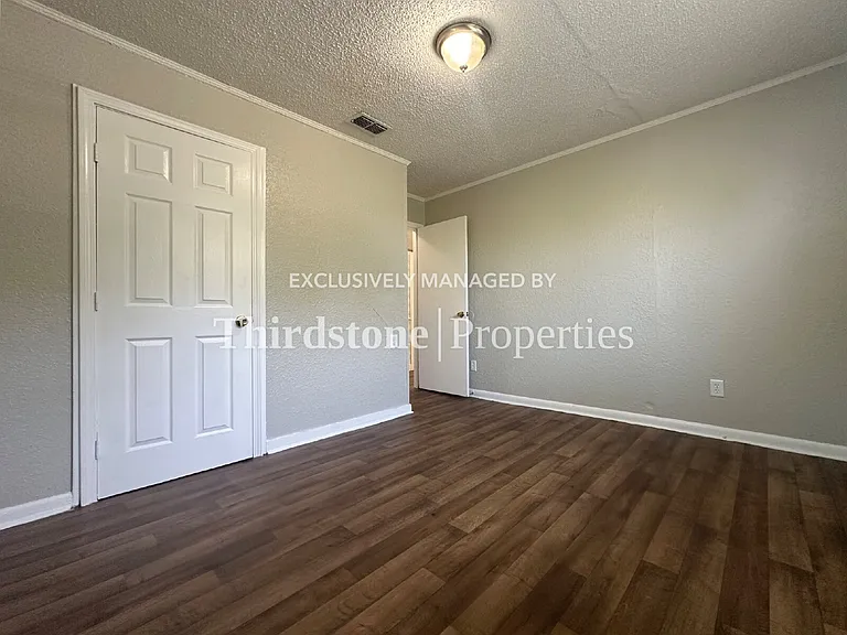 1853 W 6th St — Photo 7