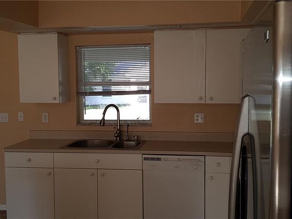 4th image of 1907 SW 28th Ln