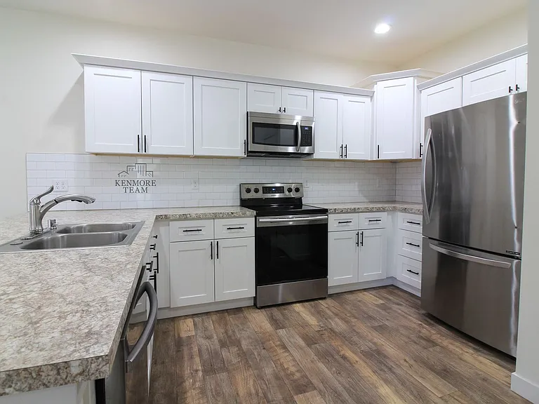 1105 S Cedar Pl — Photo 2