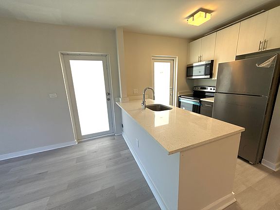 2nd image of 1525 Michigan Ave APT 1