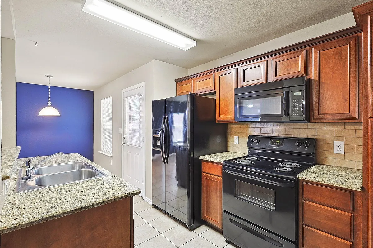 Building Photo - 819 Parkplace Rdg