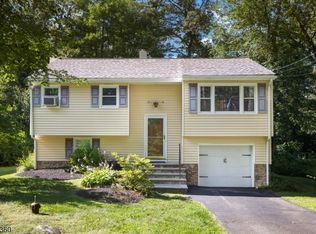 3 Sandyhill Rd, Hamburg, NJ 07419