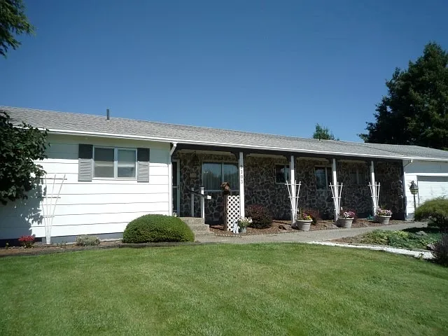 2103 Hill Dr photo 1