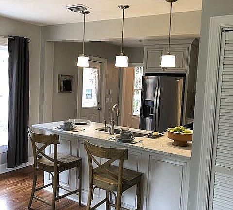 Kitchen bar