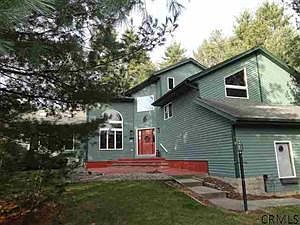 2nd image of 18 Fox Hollow Ln