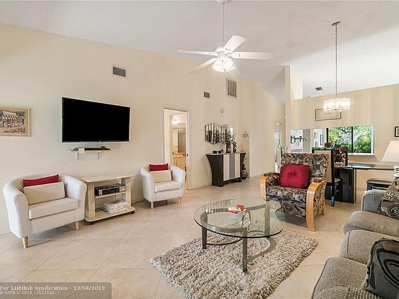 3rd image of 5213 E Lakes Dr