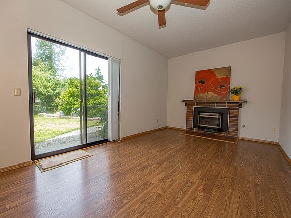4th image of 1619 37th Pl SE