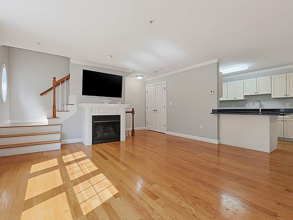 4th image of 501 Cabot St Unit 2