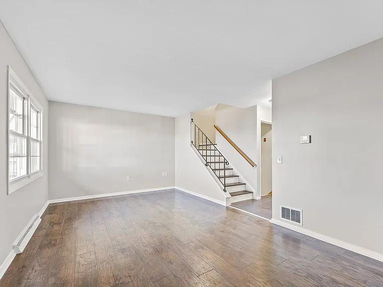 64 Savin Park — Photo 6