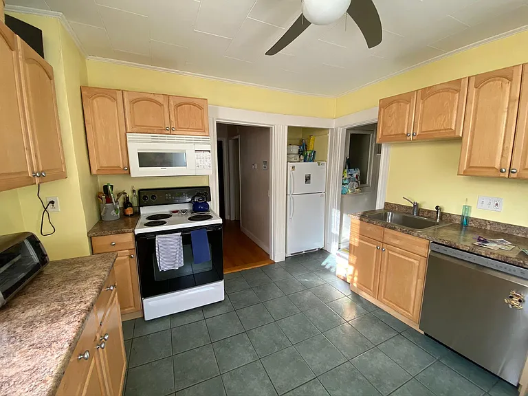 136 Broadway #3 — Photo 11
