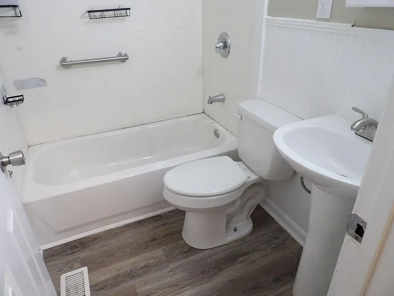 139 Lawrence St — Photo 30
