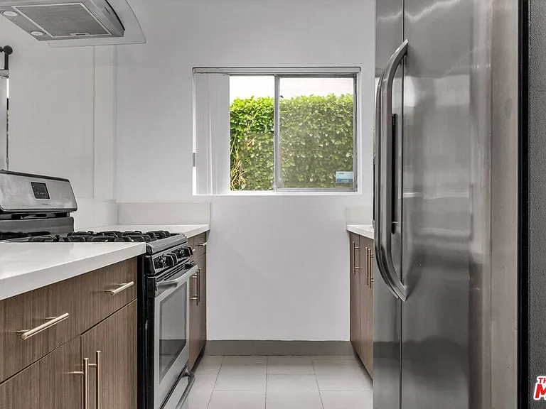 149 S Hayworth Ave #1 — Photo 4