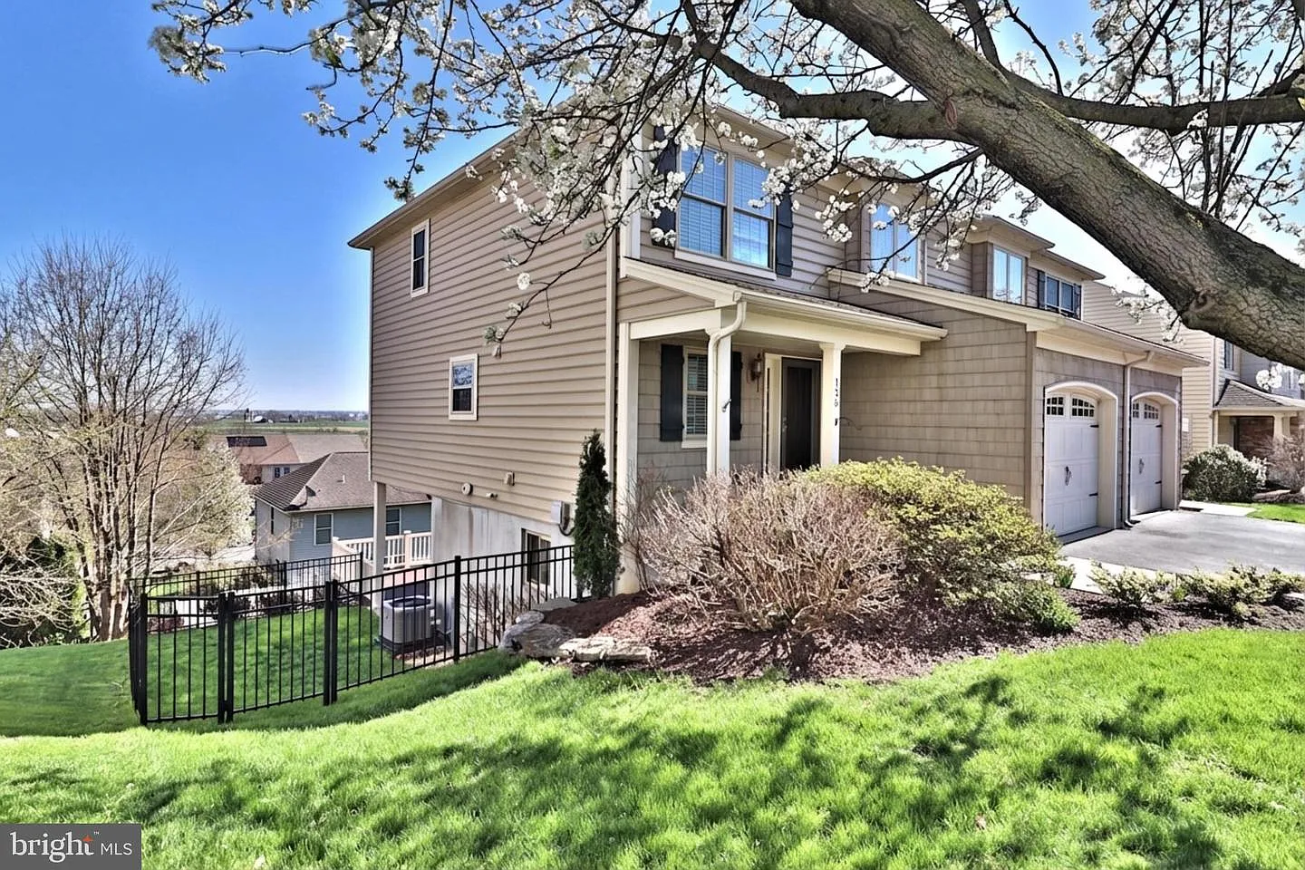 136 Eagle Dr photo 1
