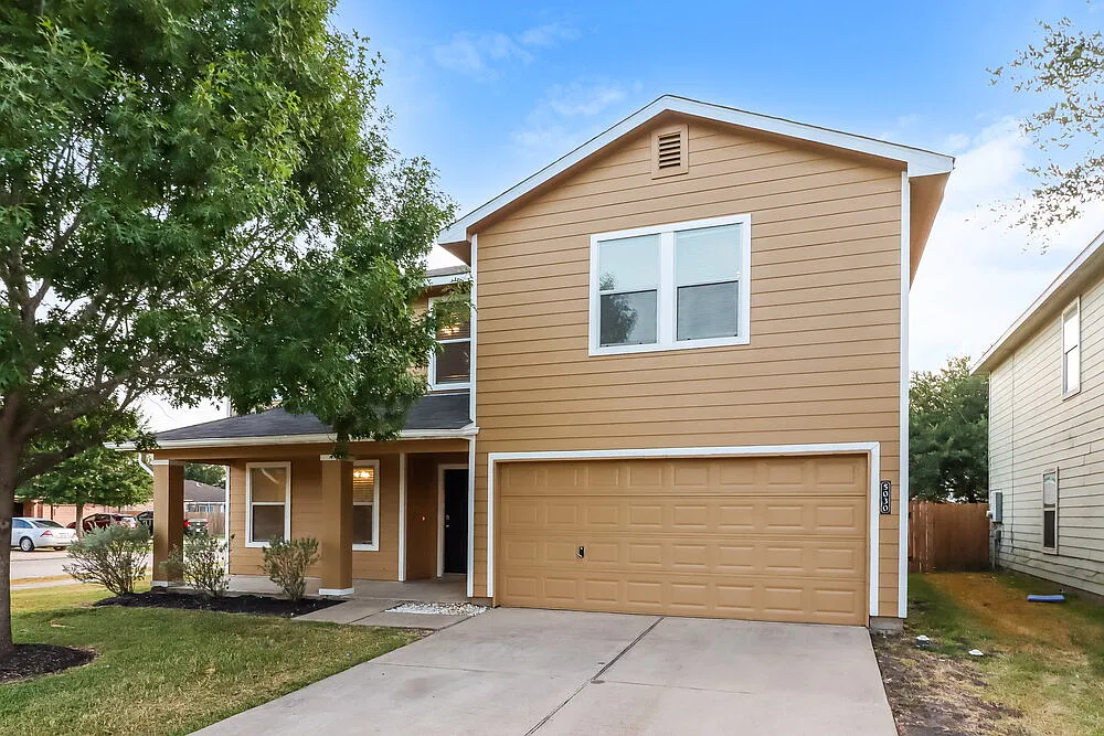 3 bed, 2.0 bath, 2260 sqft, $2,135 — Photo 4