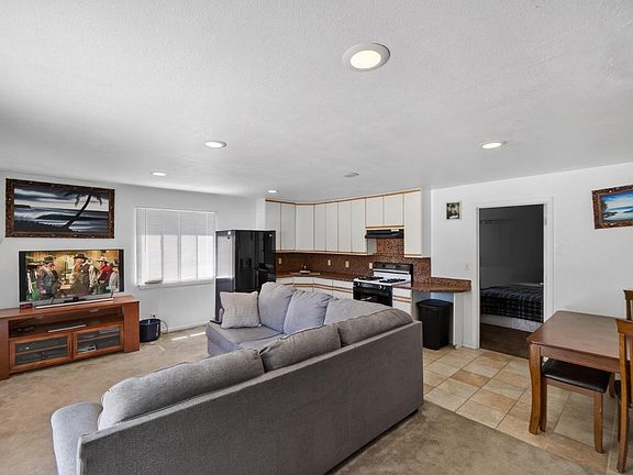 4th image of 2545 Mar Vista Dr