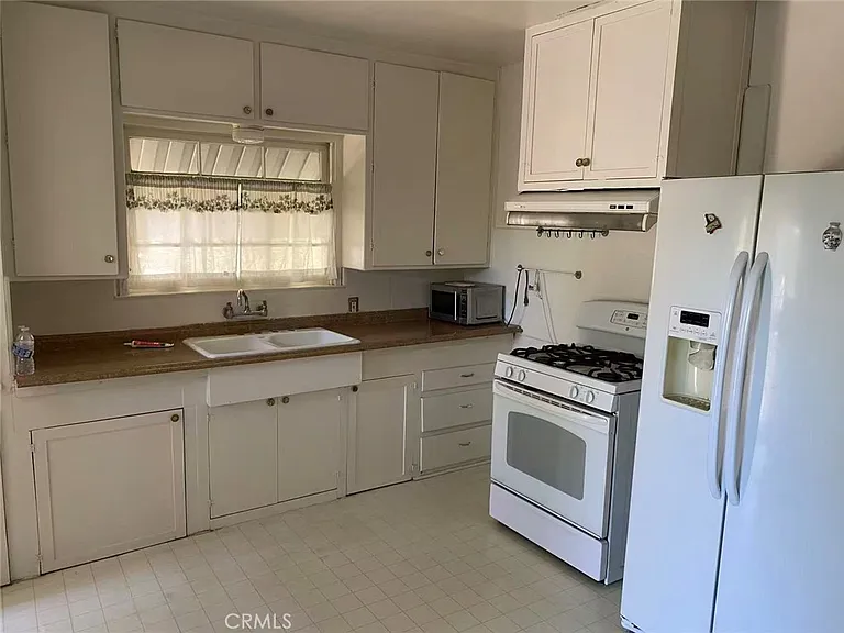 1120 W Commonwealth Ave — Photo 7