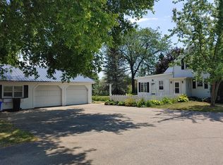 N52W35634 W Lake Dr, Oconomowoc, WI 53066