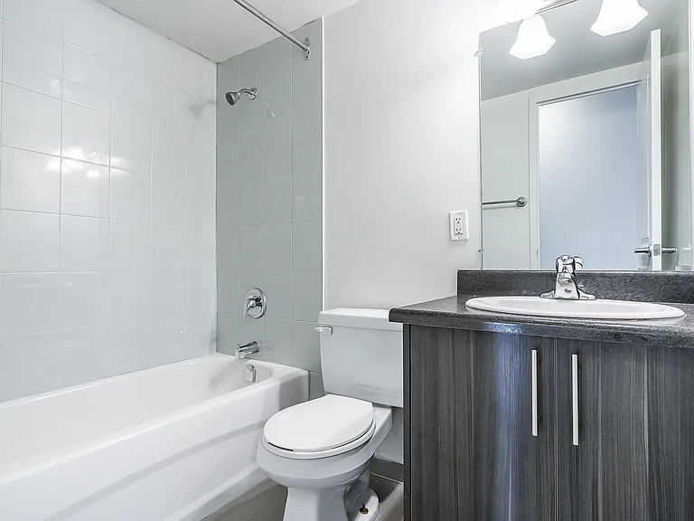 477 Elizabeth St — Photo 20