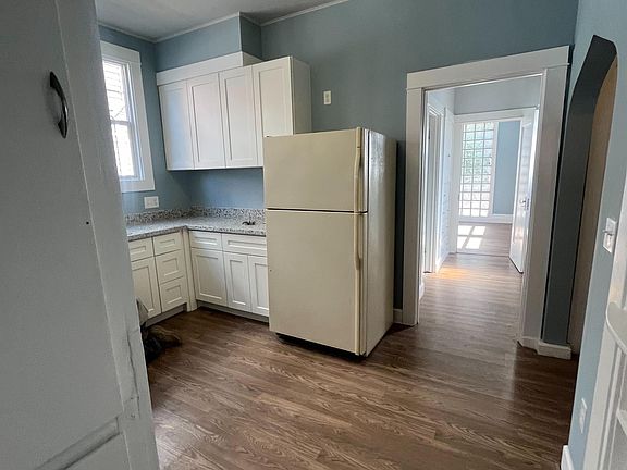 5th image of 310 E Oak St #314