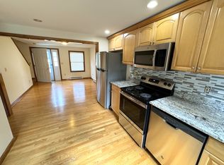 8 Waverly Pl, Melrose, MA 02176