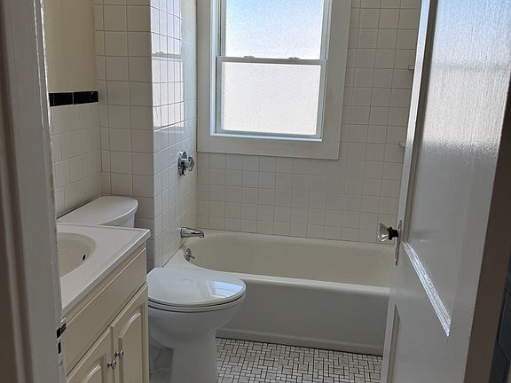 5th image of 62 Willow Ave APT 3