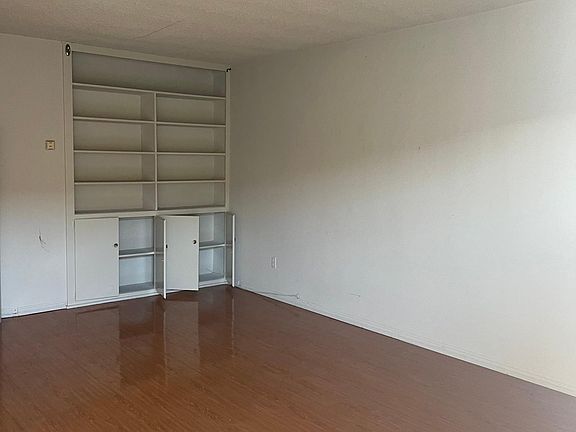 5th image of 816 S Marguerita Ave APT 35