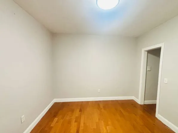 381 Baldwin Avenue image 8 of 13