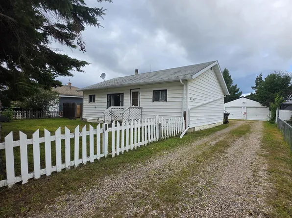 4812 48th Ave, Cold Lake, AB T9M 1Y4
