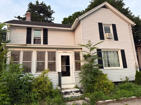 16 Emmett St, Chicopee, MA 01020