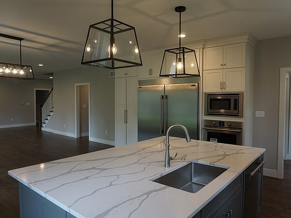 4th image of 2 Hillcrest Pl