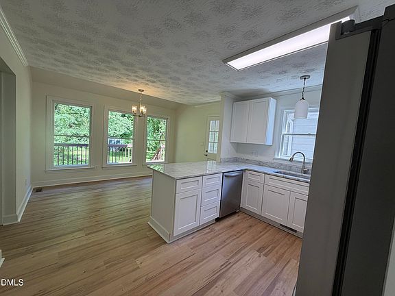 4th image of 101 Singleton St