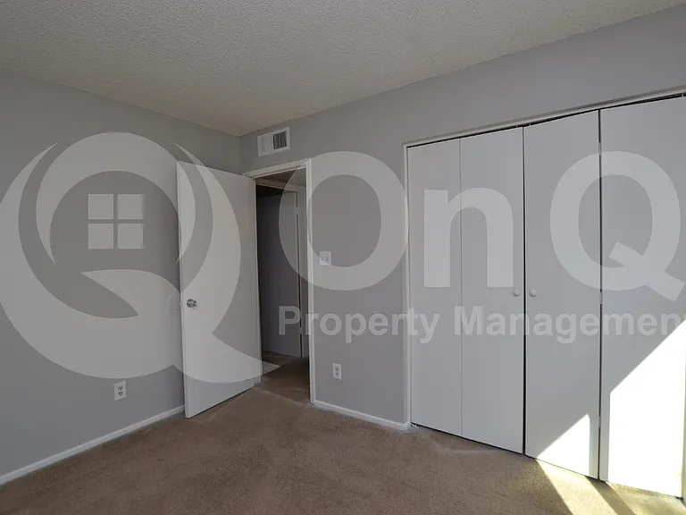 2201 W Belmont Ave #4 — Photo 18