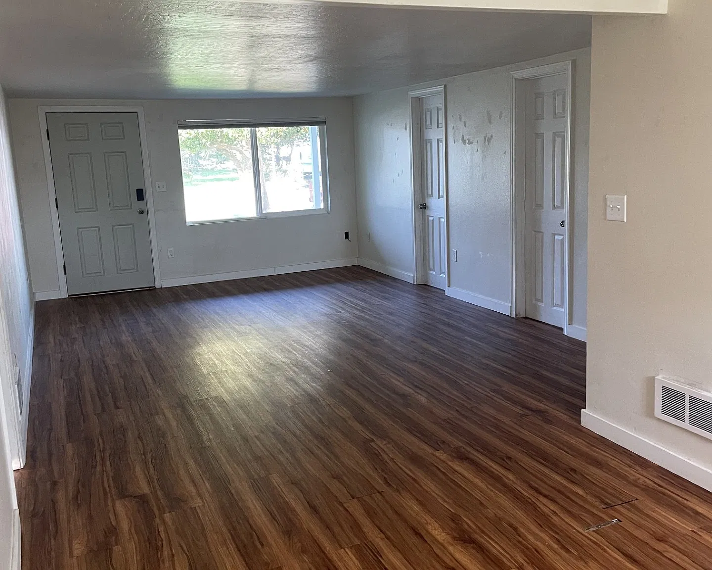 3 bed, 918 sqft, $1,950 — Photo 4