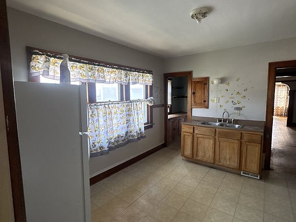 4th image of 2856 N 47th St