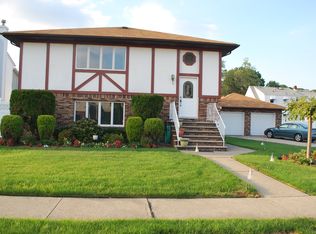 21 Susan Ct, Elmwood Park, NJ 07407