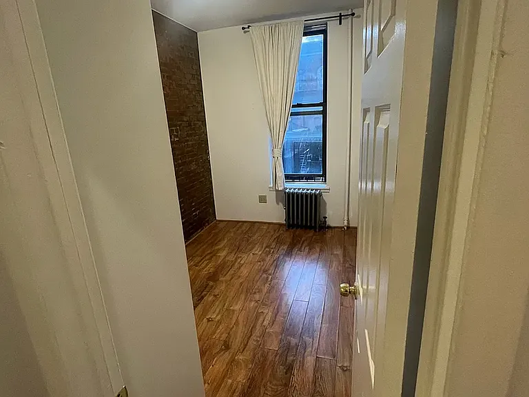 42 Henry St #3 — Photo 10