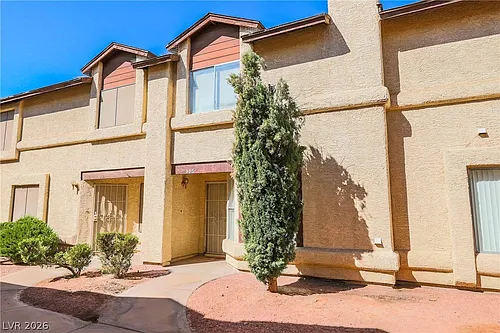 566 Kristin Ln Photo 1