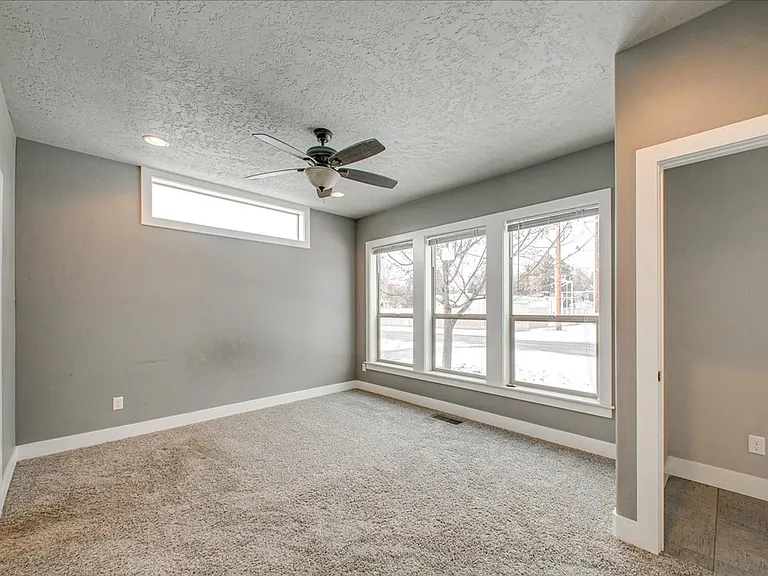 3313 Dewey St — Photo 17