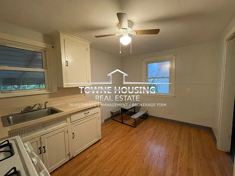 160 Woodward Ave — Photo 3