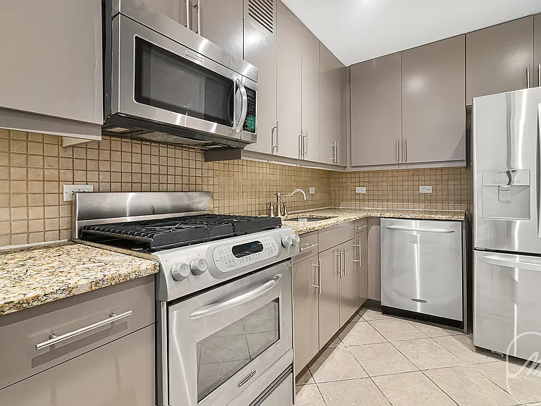 270 Park Ave S #7F — Photo 6